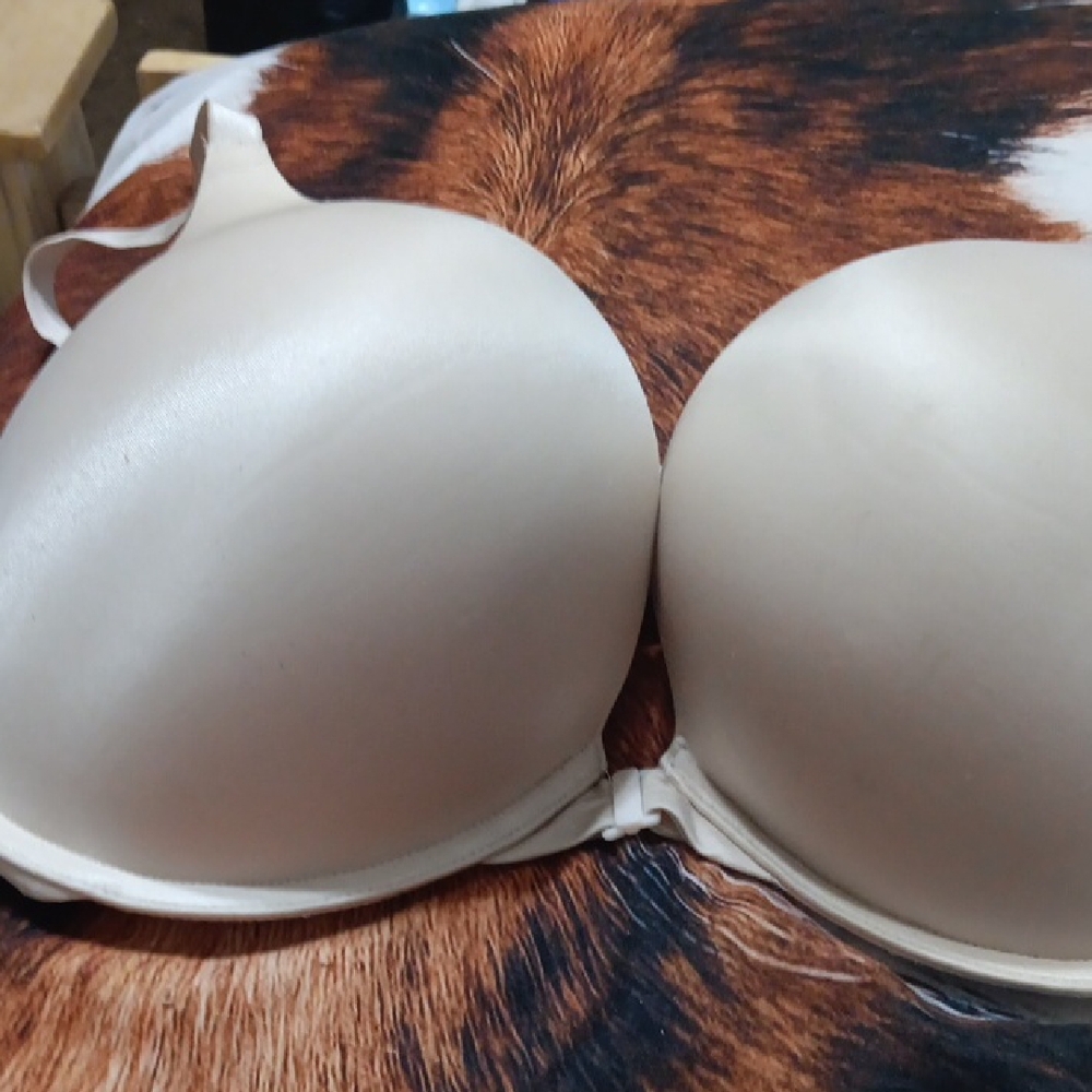 Victoria's Secret Cream Bra Intimates & Sleepwear